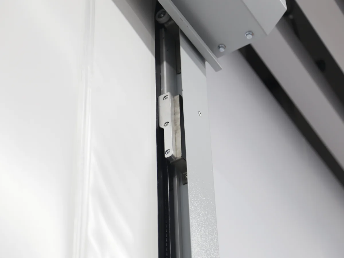 Interlocking Zipper Side Guide
