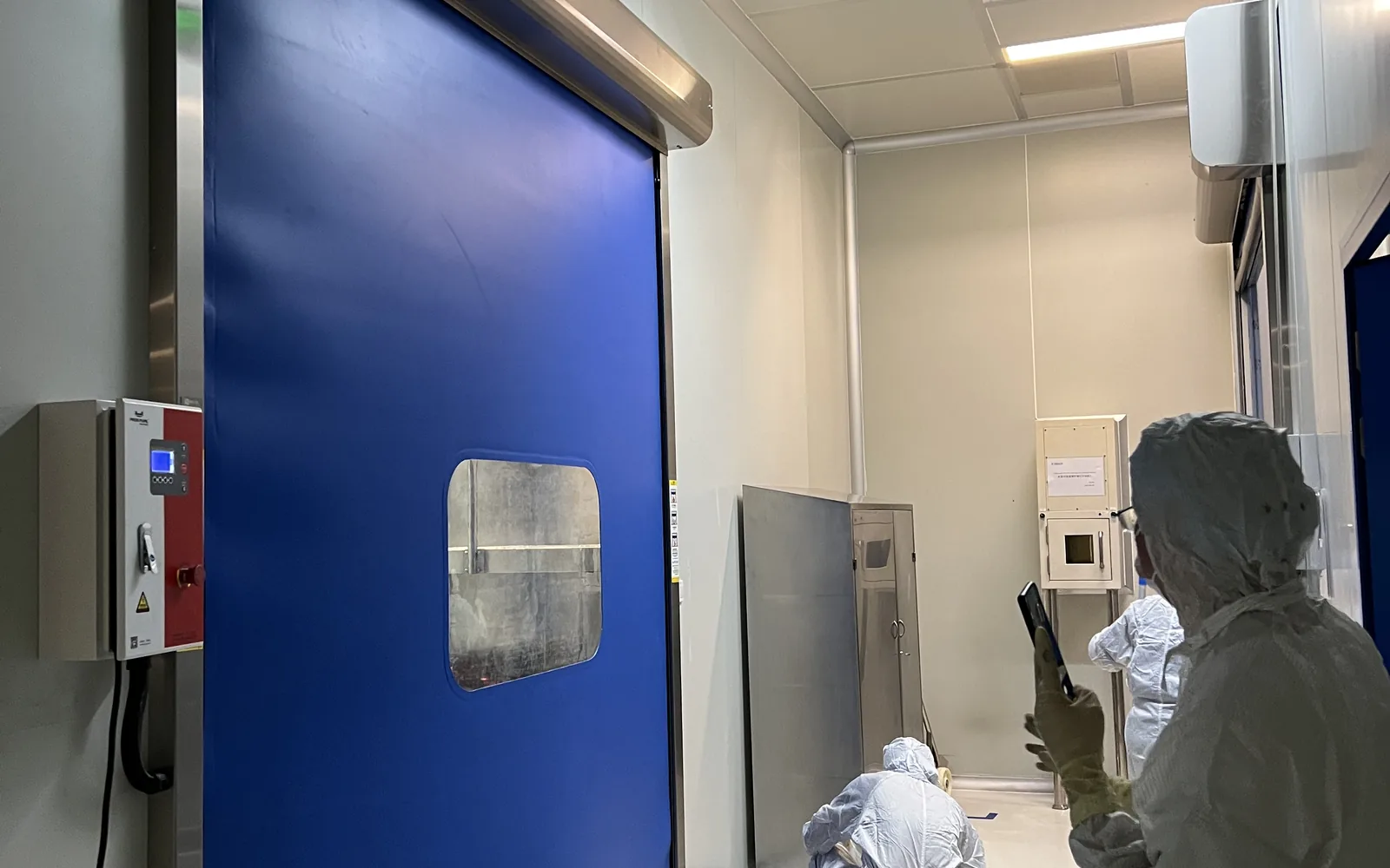SEPPES rapid zipper door at a clean production room entrance